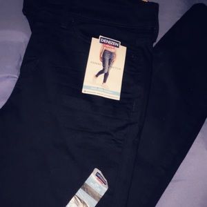 Woman’s black skinny jeans